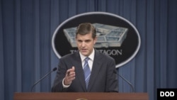 五角大楼发言人彼得·库克(图片来自国防部官网)