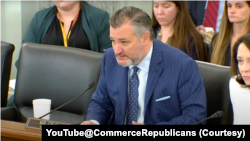 共和党籍的德克萨斯州联邦参议员泰德·克鲁兹主持召开一场题为《不祥之月升起:为何国会和NASA必须阻止中国在太空竞赛中获胜》的听证会。(2025年9月3日)