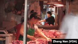 中国的一个卖肉的店铺(资料照片)(美国之音张楠拍摄)