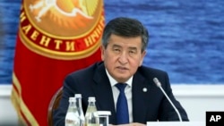 资料照-热恩别科夫在欧亚经济联盟政府间理事会上发表讲话。(2019年8月9日)