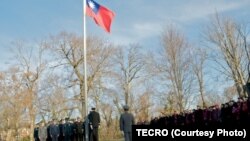 Lễ thượng kỳ tại Phòng Đại diện Kinh tế Văn hóa Đài Bắc ngày 1/1/2015 có sự tham dự của hơn 100 người, trong đó có đặc sứ hàng đầu của Đài Loan, ông Thẩm Lữ Tuần.