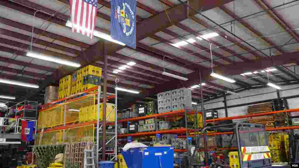 搜救队所在的仓库(美国之音国符拍摄)