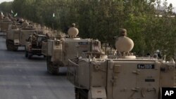 巴基斯坦军人在该国北瓦济里斯坦乘坐的军事车辆