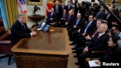 特朗普在白宫会见中国贸易代表团(2019年2月22日)