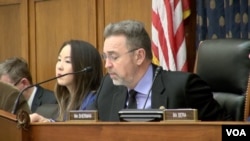 美国国会众议院外交委员会亚太小组委员会主席邵建隆主持有关中国人权问题的听证会。(2016年1月12日)