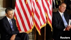 Tổng thống Hoa Kỳ Barack Obama và Chủ tịch Hạ viện John Boehner. Ông Boehner nói ông có thể để cho nước Mỹ bị vỡ nợ lần đầu tiên trong lịch sử nếu Tổng thống Obama không tán đồng một thỏa hiệp về vấn đề chi tiêu của chính phủ liên bang.