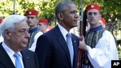 在美国总统奥巴马11月15日抵达希腊访问前,希腊警方对雅典埃莱夫塞里奥斯·韦尼泽洛斯国际机场进行检查