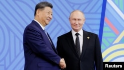 资料照:中国领导人习近平与俄罗斯总统普京在俄罗斯喀山出席金砖国家峰会期间举行会晤。(2024年10月23日)