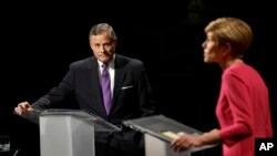 北卡州现任共和党籍国会参议员理查德·布尔与民主党挑战者黛伯拉·罗斯进行电视辩论。(2016年10月31日)