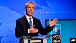 资料照:2021年8月20日星期五,北约秘书长延斯·斯托尔滕贝格在布鲁塞尔北约总部举行的在线新闻发布会上发表讲话。(美联社)