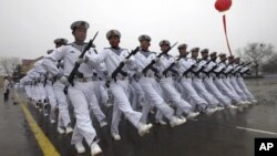 Hải quân Trung Quốc diễu hành tại trung tâm đào tạo ở Thanh Đảo trong tỉnh Sơn Đông, phía đông Trung Quốc