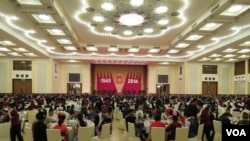 中共中央政治局9月30日宣布四中全会召开日期,并与当天晚上在人民大会堂举行庆祝国庆晚宴。(美国之音东方拍摄)