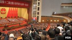 中国十二届人大一次会议在北京闭幕(美国之音东方拍摄)