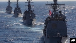 美国导弹巡洋舰“考本斯”号 (资料照片)