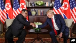 美国总统川普和朝鲜领导人金正恩历史性会面