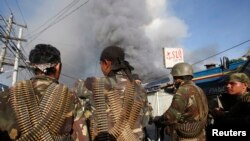 Binh sĩ chính phủ mặc áo chống đạn, giao tranh với phiến quân Hồi giáo ở Zamboanga, Philippines (13/9/2013).