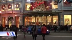 Giới tiêu thụ Mỹ hưởng ứng chương trình khuyến mãi 'Thứ Sáu Đen' Giới tiêu thụ Mỹ hưởng ứng chương trình khuyến mãi 'Thứ Sáu Đen'