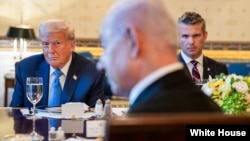 资料照:2025年7月7日,唐纳德·特朗普总统在白宫为以色列总理本雅明·内塔尼亚胡举行双边晚宴。