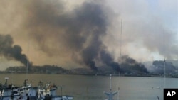 北韩炮击后,韩国靠近北韩边界的延坪岛升起浓烟