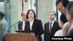 2016年7月2日下午,台湾总统蔡英文抵达台北桃园机场后发表简短讲话(台湾总统府)