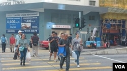 香港贫富悬殊进一步加剧,接近140万人陷入贫穷状态,贫富差距扩大至81.9倍。(美国之音)