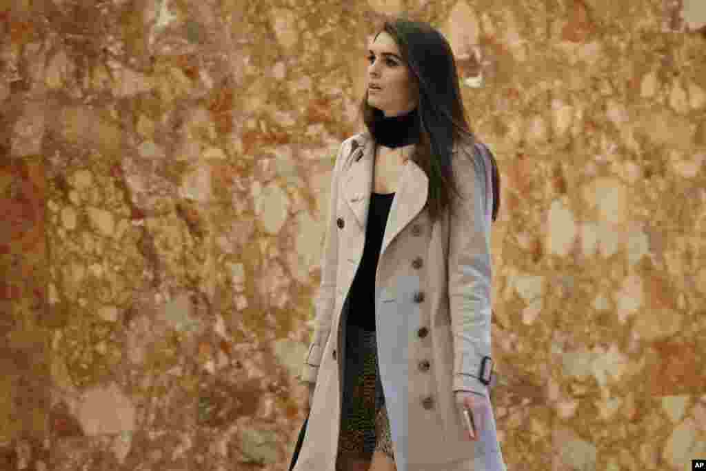 2016年11月14日,美国当选总统唐纳德·川普的新闻秘书希克斯到达纽约川普大厦。希克斯聘请司法部前律师罗伯特·特劳特为律师,应对特别检察官罗伯特·穆勒调查川普的竞选班子在去年的总统选举期间可能跟俄罗斯有勾结的问题。作为调查的一部分,穆勒可能会约谈希克斯和另外5人。