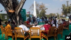 缅甸国务资政昂山素季(中)Union Day 节日期间在彬龙参加少数民族代表有关和平的讨论(2017年2月12日)