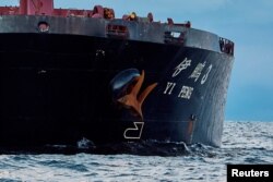 资料照片:停留在丹麦城市格雷纳附近的中国货轮“伊鹏3号”的船锚。(2024年11月20日)