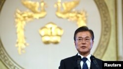Tổng thống Hàn quốc Moon Jae-In tại cuộc họp báo đánh dấu 100 ngày nhậm chức tại Seoul ngày 17/8/2017.