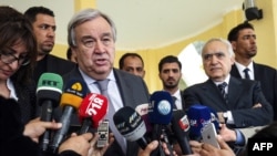 联合国秘书长古特雷斯3月5日离开利比亚东部城市班加西之前对记者发表讲话。