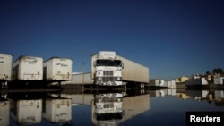 资料照片:墨西哥华雷斯城一家从事美墨货物运输的公司的运货车。(2019年12月10)