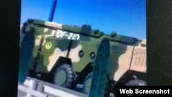 装载导弹的军车据信在高速公路上驶向厦门(翻拍网络视频图片)