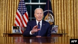 美国总统乔·拜登在白宫椭圆形办公室就以色列和哈马斯的冲突以及俄罗斯入侵乌克兰问题向全国发表讲话。(2023年10月19日)