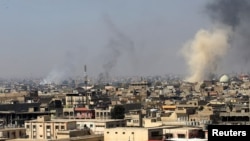 摩苏尔西部旧城区的战火硝烟(2017年3月26日)