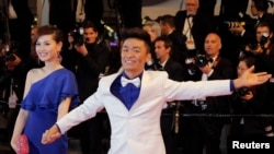 2013年5月17日中国演员王宝强和妻子马蓉出席法国戛纳电影节,参加电影《天注定》的放映式。目前,尚不清楚中国广电总局关于防止“炒作个人隐私、情感纠纷、家庭矛盾”的通知是否针对王宝强事件。