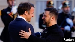 乌克兰总统泽连斯基2023年5月14日在巴黎会见法国总统马克龙。(路透社)