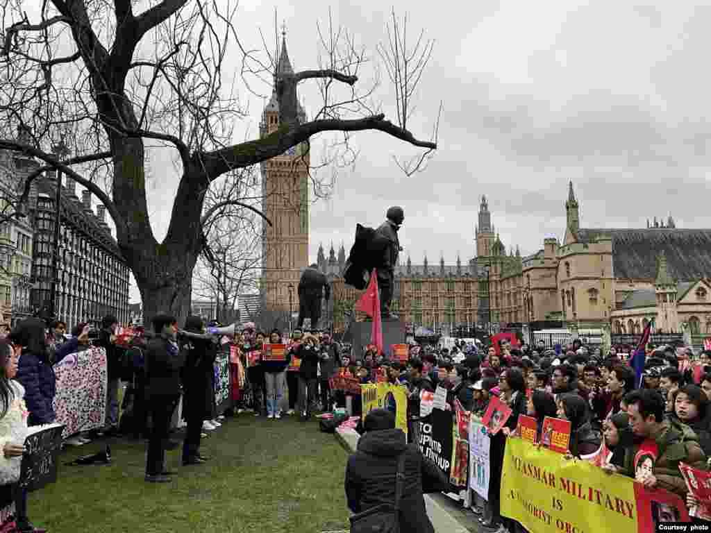 ယူကေနိုင်ငံ လန်ဒန်မြို့တော်မှာ ဒီနေ့ကျင်းပတဲ့ စစ်တပ်အာဏာသိမ်း ၄ နှစ်ပြည့် ဆန့်ကျင်ဆန္ဒပြပွဲ မြင်ကွင်း။ ဖေဖေါ်ဝါရီ ၁၊ ၂၀၂၅ (Photo Credit: NUG office, UK)