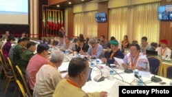 ပြည်ထောင်စု ငြိမ်းချမ်းရေး ညီလာခံ - ( ၂၁ ) ရာစု ပင်လုံအကြိုပြင်ဆင်ရေး ဆပ်ကော်မတီ ( ၁ ) ညှိနှိုင်းအစည်းအဝေး (Hla Maung Shwe Facebook)