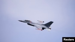 丹麦已经向基辅交付了第二批援乌的美制F-16战机。(资料照0