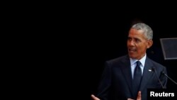 Cựu Tổng thống Mỹ Barack Obama phát biểu diễn thuyết nhân kỉ niệm 100 năm ngày sinh của Nelson Mandela ở Johannesburg, Nam Phi, ngày 17 tháng 7, 2018.