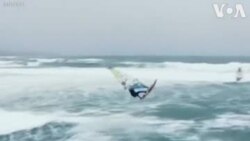 ရေလွှာလျှောစီးပြီး လေထဲပျံဝဲကြသူများ ရေလွှာလျှောစီးပြီး လေထဲပျံဝဲကြသူများ