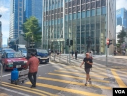 最新施政报告虽以“齐改革、同发展、惠民生、建未来”为题,却没有太多具体着墨于协助雇员阶层的措施。(美国之音)