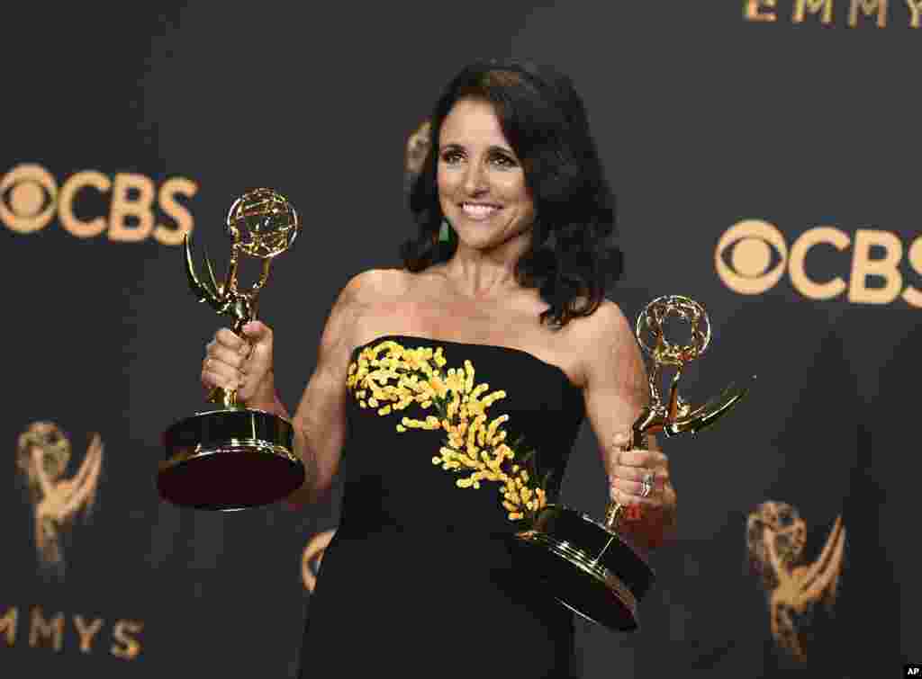 HBO推出的电视剧《副总统》的主角茱莉娅·路易斯-德利法斯(Julia Louis-Dreyfus)赢得了喜剧类最佳女主角奖,这是她连续第六次获此奖项。