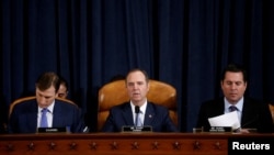 美国众议院情报委员会主席亚当·希夫在华盛顿特区出席弹劾听证会。(2019年11月21)