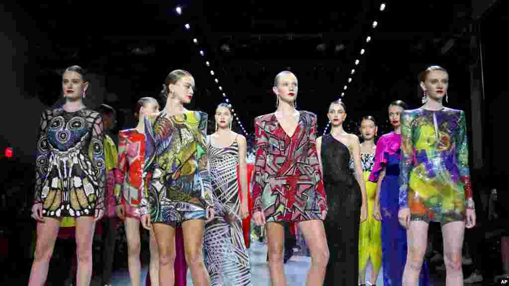  2018年9月11日,纽约时装周展出Naeem Khan系列的时装。