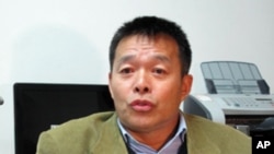 《2020年的中国：一个新型超级大国》的作者胡鞍钢