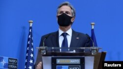 美国国务卿布林肯在布鲁塞尔出席与北约秘书长斯托尔滕贝格的联合记者会。(2021年4月14日)