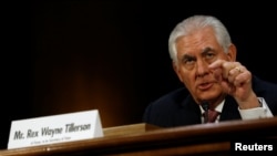 美国当选总统川普提名的国务卿雷克斯·蒂勒森在美国参议院外委会的确认听证会上(2017年1月2日)