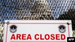 安全围栏矗立在美国国会大厦外。(2025年1月2日)