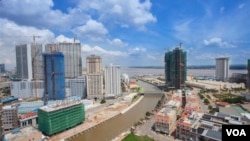 柬埔寨首都金边。2017年,将近一半来自中国的投资进入了柬埔寨的房地产市场。(2018年3月03日,美国之音朱诺拍摄)
